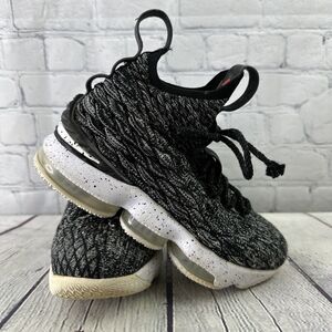 Nike Zoom Lebron XV 15 “Ashes” Black Oreo GS Size 3.5Y‎ 922811-002